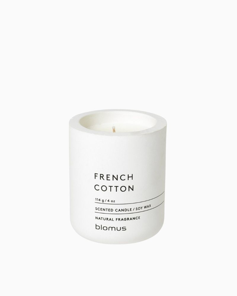 Kleine weisse Blomus-Kerze "French Cotton". Bei SayFlower als Geschenk kaufen. 